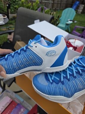 Spodyc Blue & White Athletic Sneakers